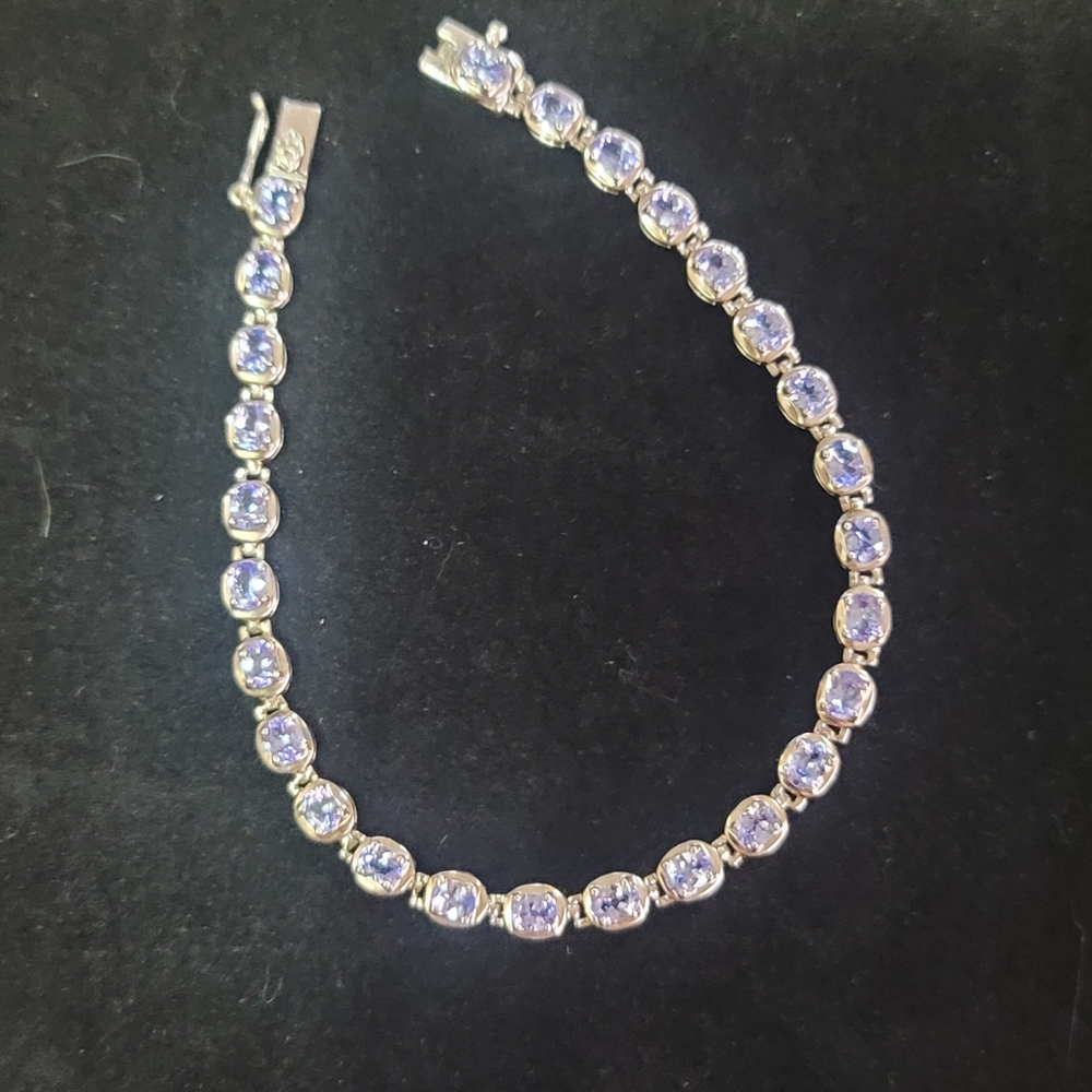 B105  Tanzanite Tennis Bracelet